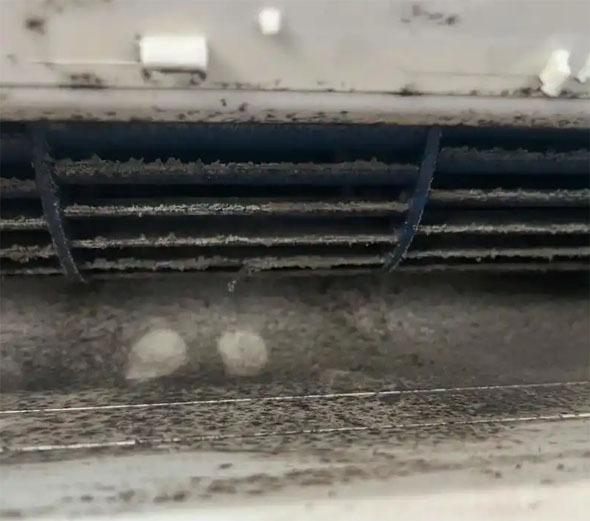 麻山空调吹的风有股烧焦味是怎么回事